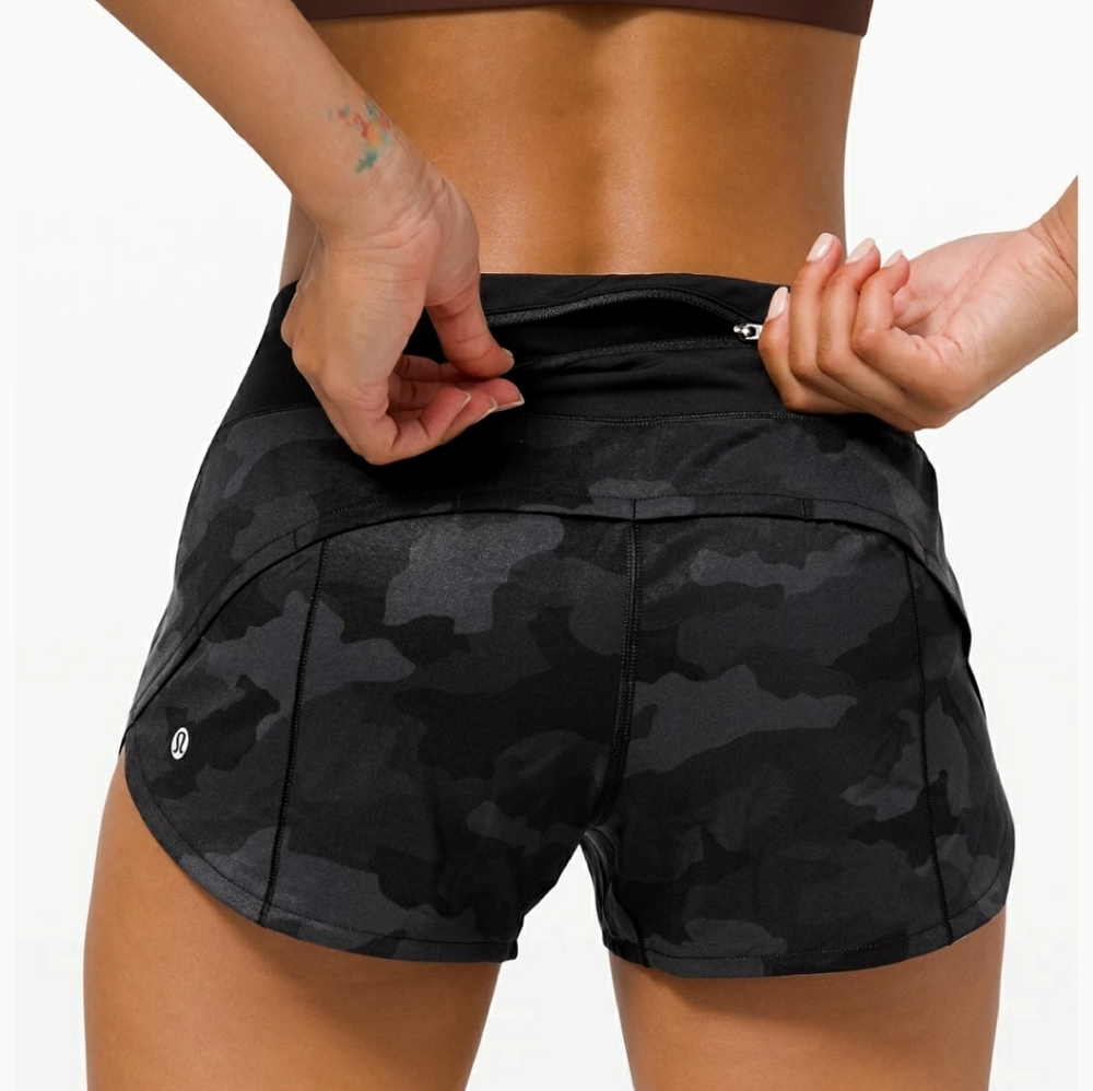 Lululemon size 2 Camo 2.5" Speed Up Short